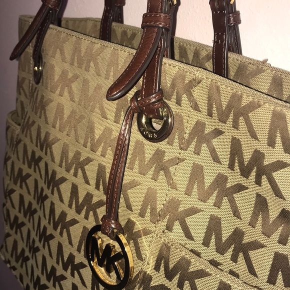 Michael Kors purse - Picture 2 of 5